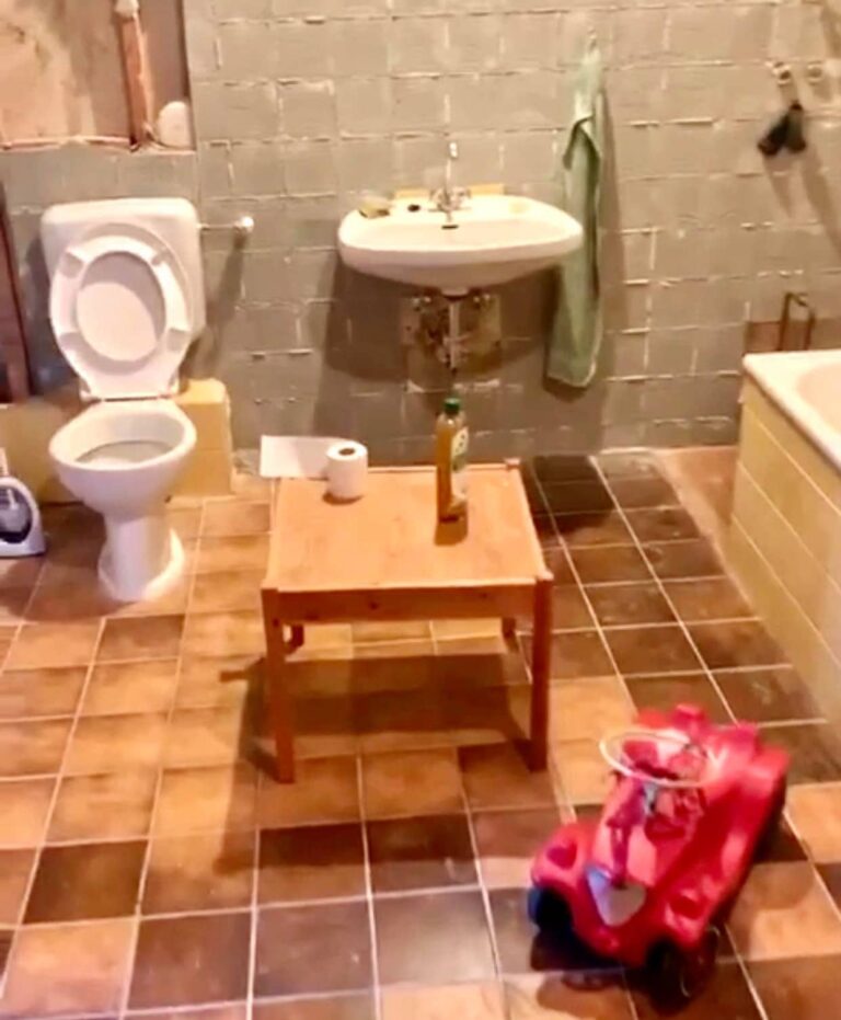 Zona de bañera previa a la reforma en Sarrià-Sant Gervasi Barcelona