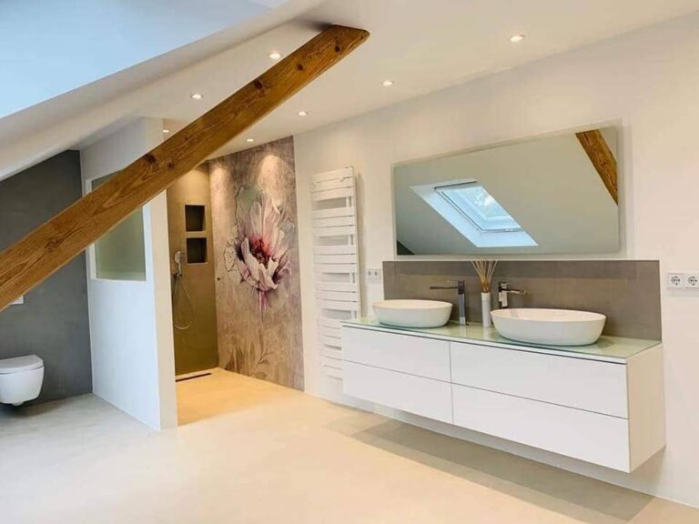 Reforma Integral de Baño Abuhardillado de Diseño con Ducha de Obra