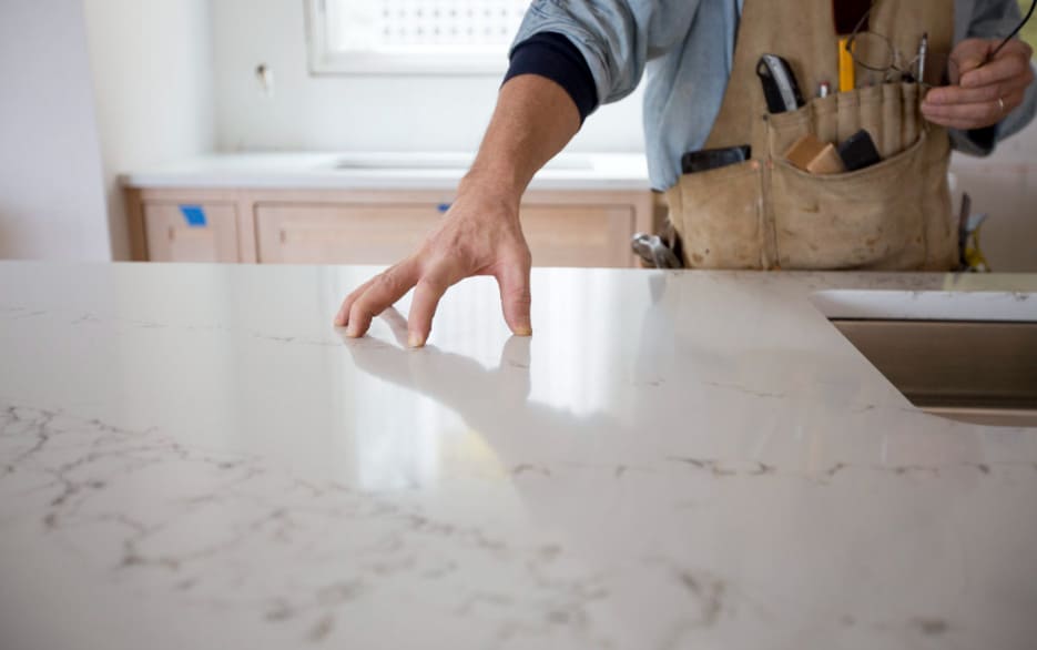 Instalación profesional de encimera de cocina y mano de obra especializada en Barcelona